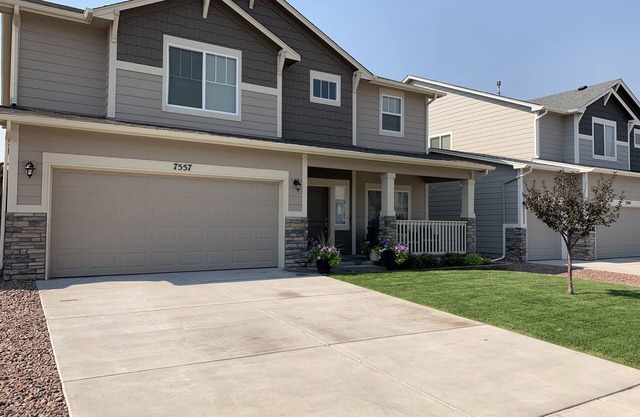 Beautiful Spacious Contemporary Craftsman Style Home