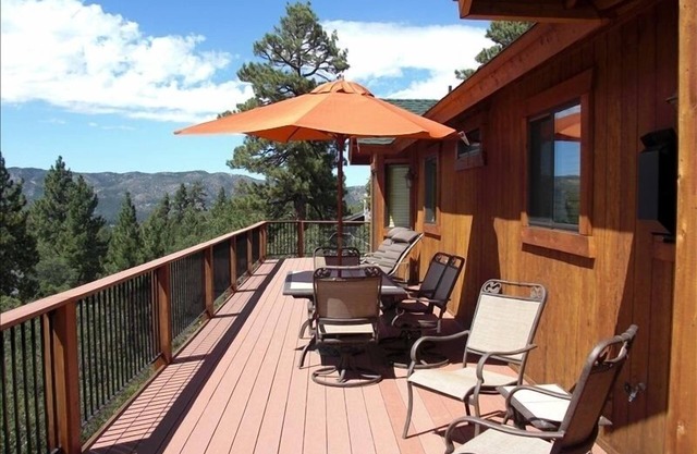 Hermosa / de fondo Log Cabin w / jacuzzi, mesa de billar, bar y mucho más