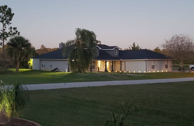 Beautiful spacious and unique house on canal close to Lake June, family friendly