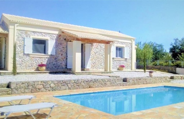 Ubicación en el campo - Villa contemporánea independiente, piscina privada, vistas preciosas