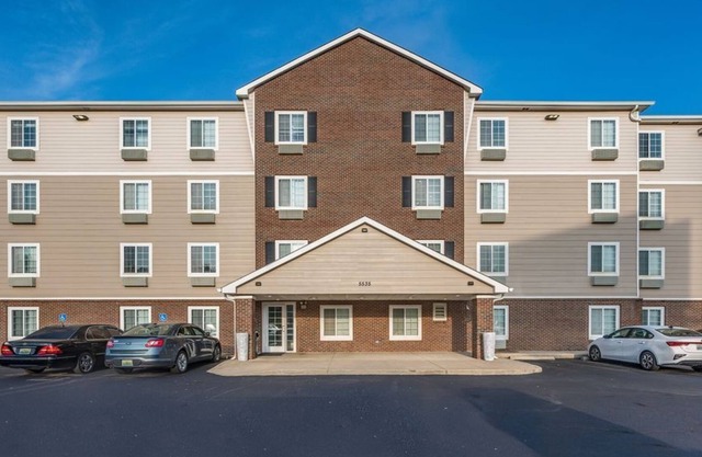 Beautiful Studio apartment (417526) by Houzlet