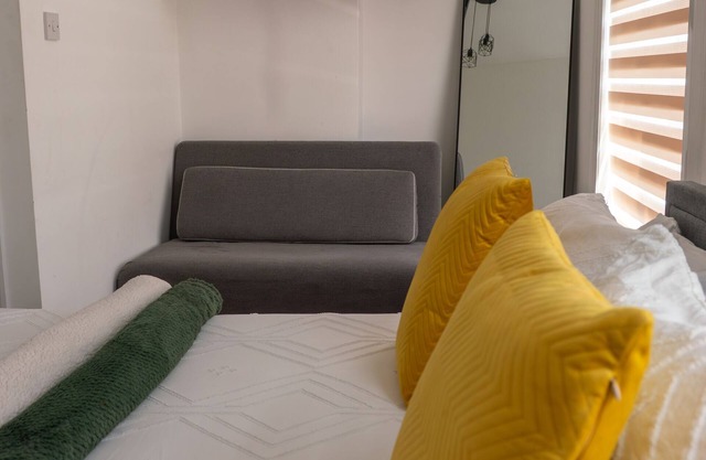 Estudio-Confortable-Baño privado con ducha-Vista a la Ciudad