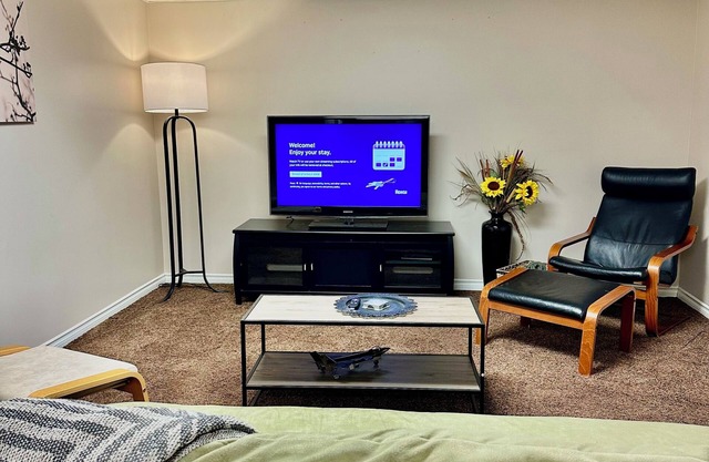 Beautiful Suite with Fenced yard + in suite Kitchen and Laundry