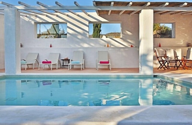 Hermosa villa tradicional de estilo bohemio con piscina climatizada y libre de cloro