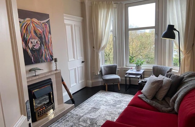 Beautiful traditional top floor flat in the center of Largs