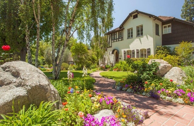 Hermoso y tranquilo Tudor Revival Home (1925) En Coveted Barrio de Pasadena