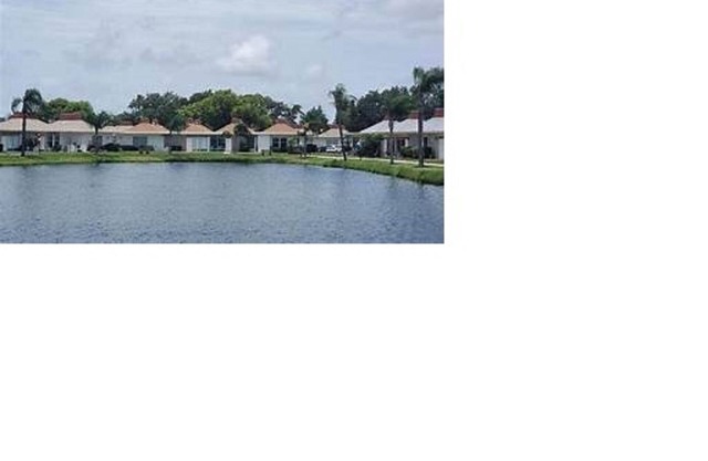 Beautiful updated Condo on the Lake