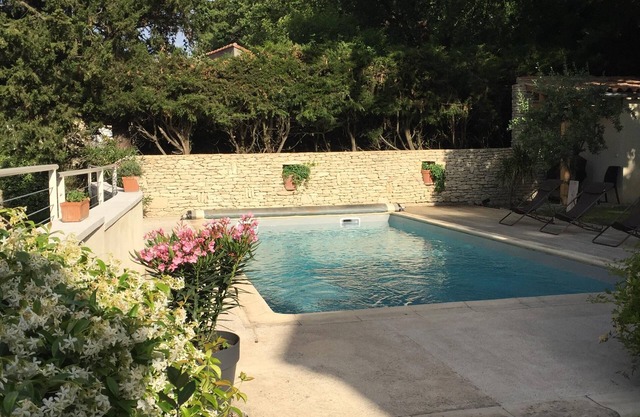 Hermosa villa, a 2 minutos de Aviñón, con piscina privada.