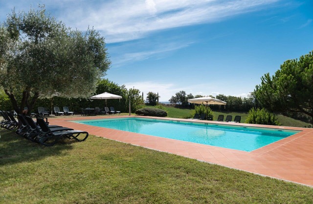 Preciosa casa de vacaciones para 10 personas con piscina, WIFI, TV y mascotas permitida