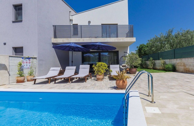 Preciosa casa de vacaciones con piscina privada, A/C, WIFI, TV, terraza y mascotas permitida