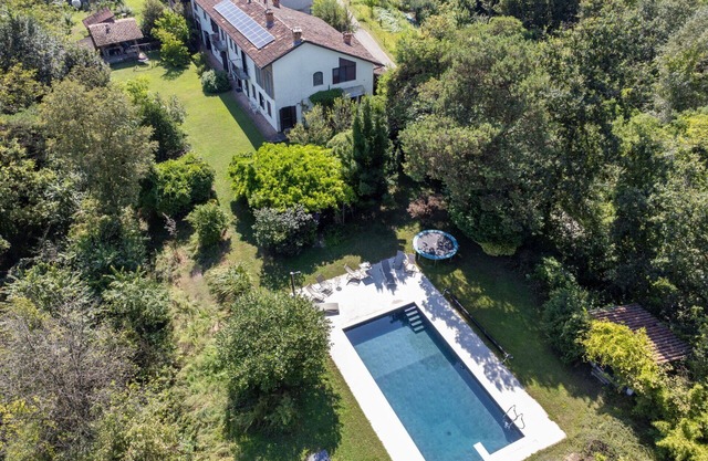 Casa de vacaciones con piscina privada, TV, patio, mascotas permitida, vista panorámica