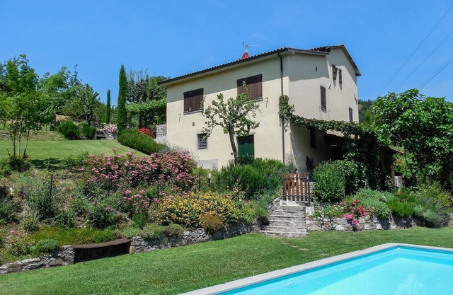 Hermosa villa, piscina privada WIFI magníficos jardines y vistas a la montaña, tranquilo!
