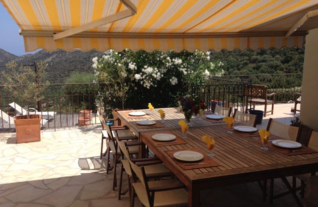 Hermosa villa, piscina, con magníficas vistas al mar y montaña.