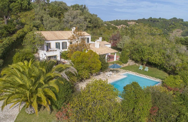 Hermosa villa con piscina privada, ubicada en una zona tranquila cerca de Lisboa