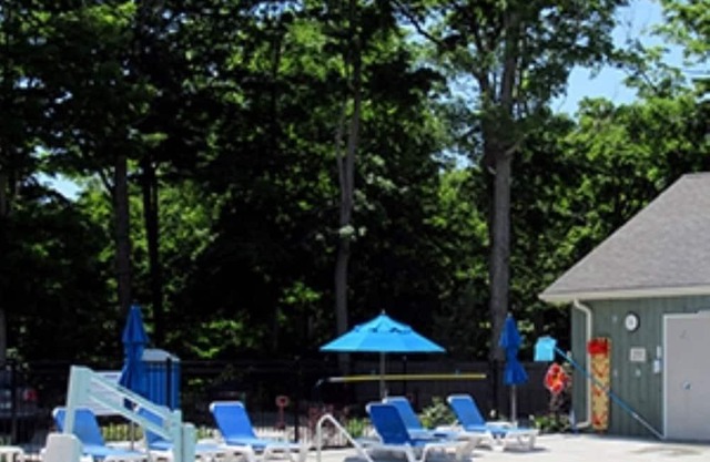 Beautiful Waterfront Cottage on a Resort Community - near beaches of Sandbanks