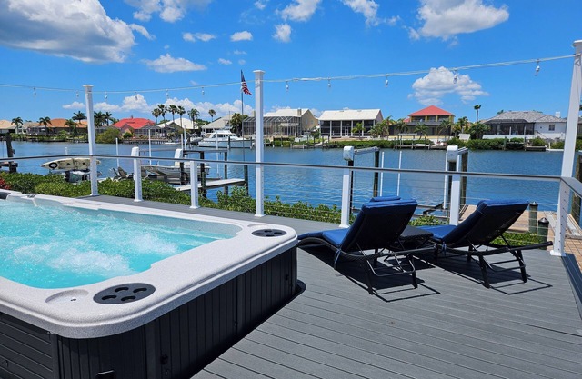 Beautiful Waterfront Home w/Access to Bay, Swim Spa Pool, Hot Tub, Boat Dock.