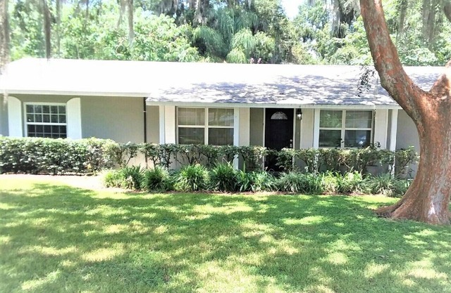 Beautifully Decorated Home in Quiet Neighborhood.