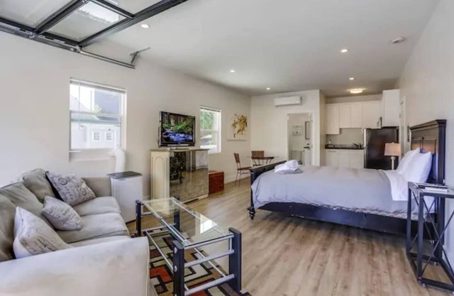 Beautifully Remodeled Studio apartment