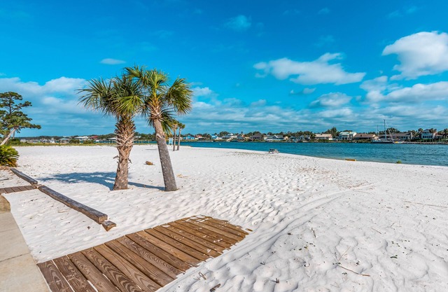 Beautifully Updated Perdido Key Villa w/ Private Beach Access, Pool & Spa