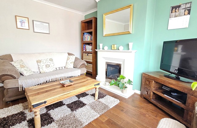 Beckside - Dog friendly house with secure garden and free parking