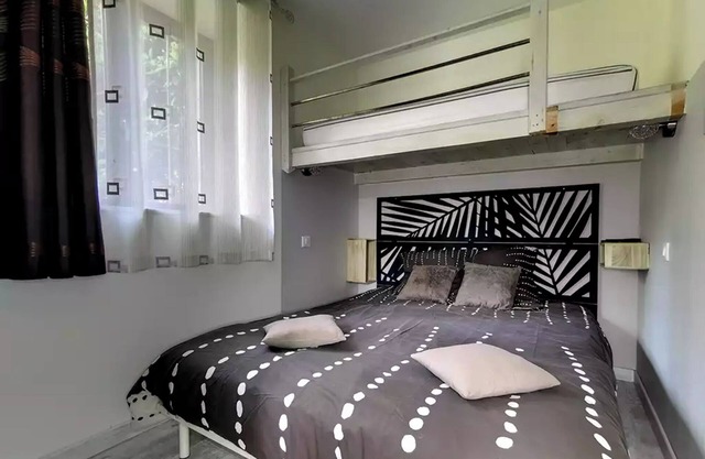 Bed and Breakfast 'Chambres D'hôtes - Les Baumes' con piscina compartida, Wi-Fi y aire acondicionado