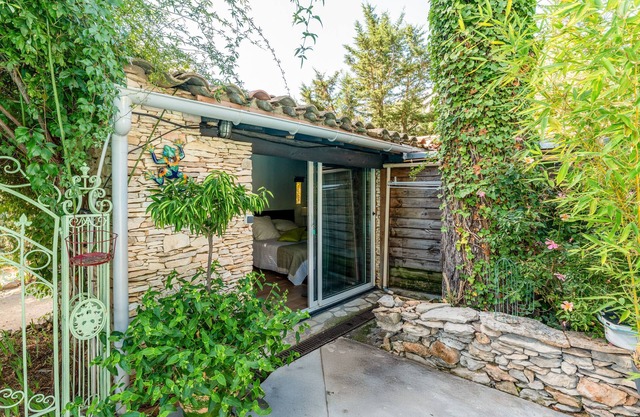 Bed and Breakfast 'Vert' con piscina compartida, Wi-Fi y aire acondicionado