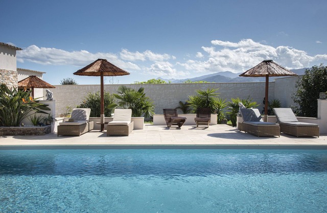 Bed and breakfast with swimming pool, jacuzzi, hammam, located 4kmfrom the beach