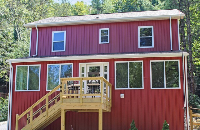 Beech Mountain, Sugar Mountain; Skiing minutes away!