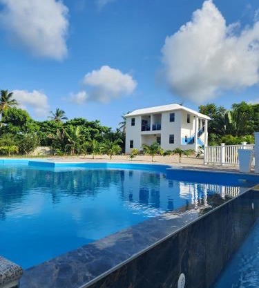Bella Villa room with large pool and close to beach