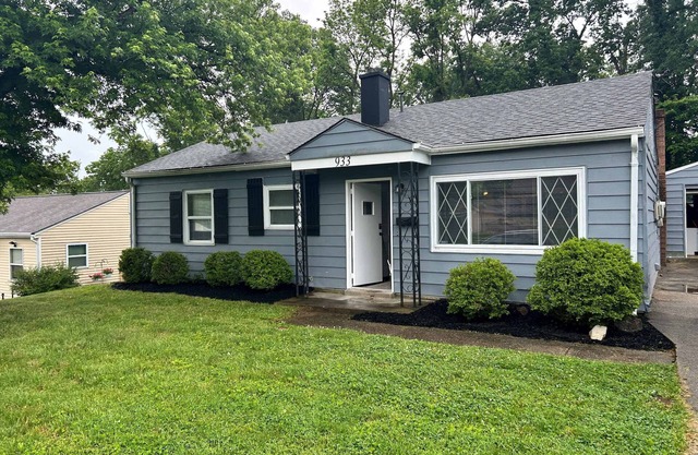 Bellwood, 2 bed house w/ 2 living areas, Superhost