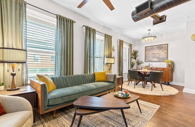 Belvedere 2 - Remodeled 2 Bed Walkable to Westport!