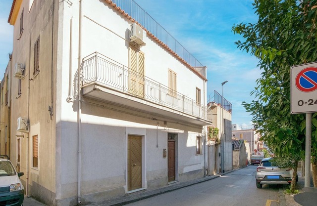 Bonita casa de vacaciones en Mirto con terraza privada