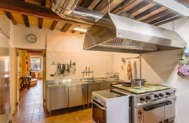 Casa en el campo en Arcevia con piscina