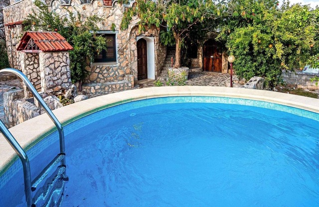 Villa con piscina privada y aire acondicionado