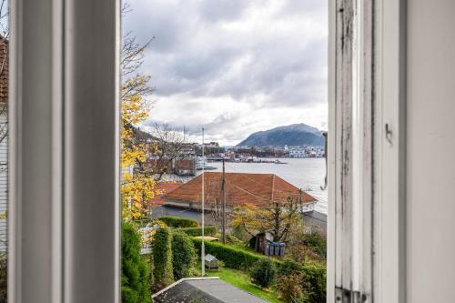 Bergen Villa - Charming 3 Bedroom with Views!