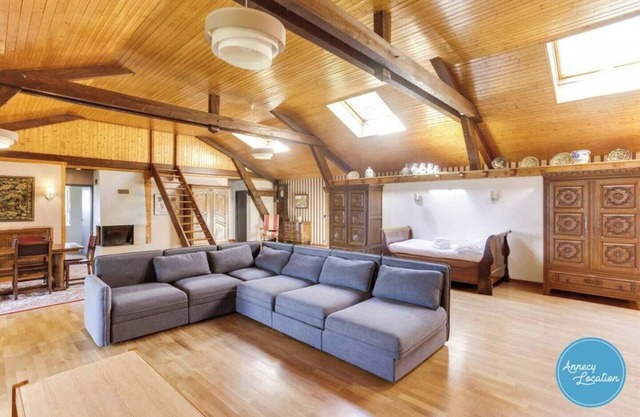 Bergerie – Loft Apartment with Panoramic Lake & Mountain Views