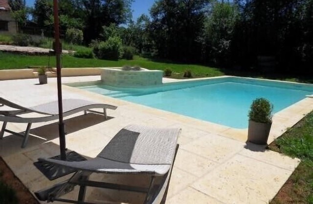 Bergeries encantadoras con piscina privada en el corazón del Périgord Negro