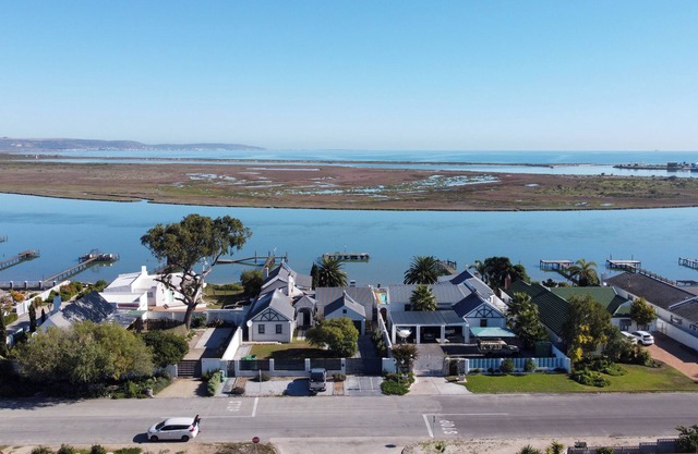 Veldrift Retreat: Family Accommodation on the Banks of the Berg River!
