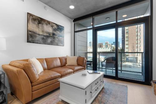 Best Amenities Pool Htub Gym Pking Downtown Views