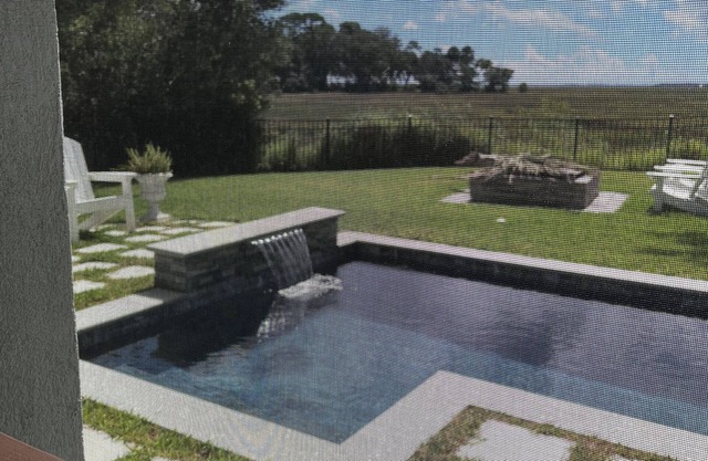 Best kept secret on the marsh ,private 2 bedroom breathtaking poolside view.