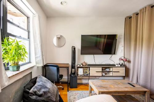 BEST LOCATION IN QUEENS, Everything is near by, PRIVATE ROOM