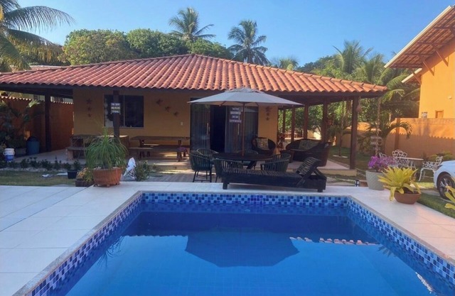 Nueva piscina grande y cómoda, barbacoa, sala de juegos, WIFI, a 30 metros del mar.