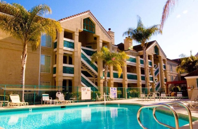 Best Place to Unwind! THREE Relaxing 2BR Suites, Outdoor Pool, Pet-friendly!