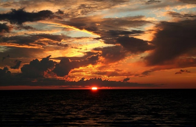 La mejor casa frente al mar, hermosa y hermosa puesta de sol en el lago Michigan, Mackinaw City