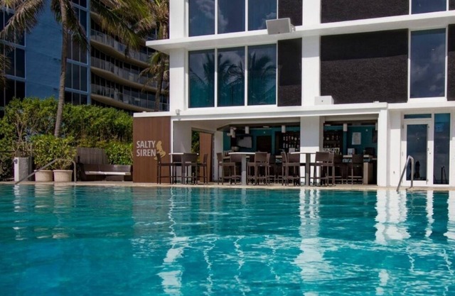 CADA ESTANCIA! 2 unidades modernas para 8, piscina, bañera de hidromasaje