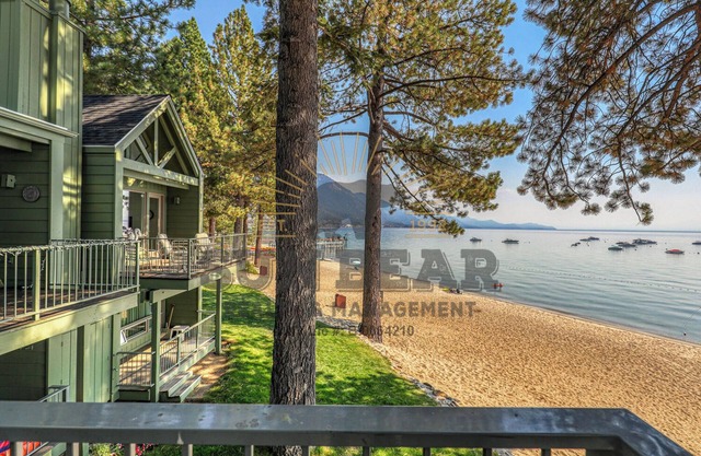 Betty's Place - Beachfront w Lake Access (LA99958)