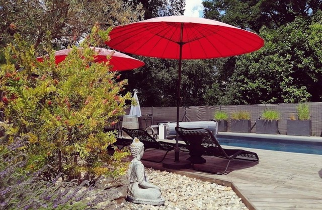 Entre Nimes y Montpellier, alojamiento con aire acondicionado 4 pers. con piscina