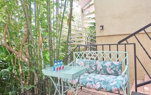 Beverly Hills - Bold, Theatrical & Unique