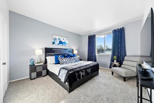 Beverly Hills Penthouse 2 BR Apt with Parking 407