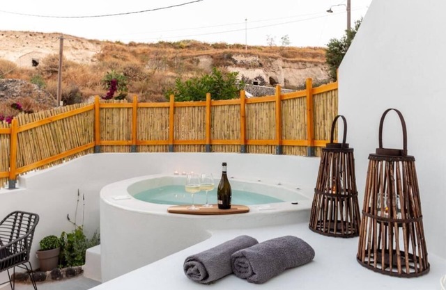 BH068 - C - Suite Santorini